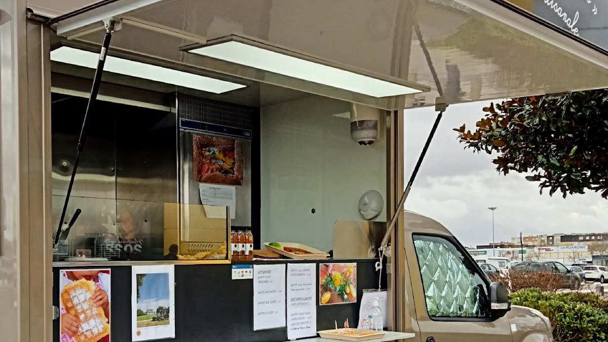 Crêperie "Saveurs de l'Astrolabe sous l'éclat de la grande étoile" food truck Chartres