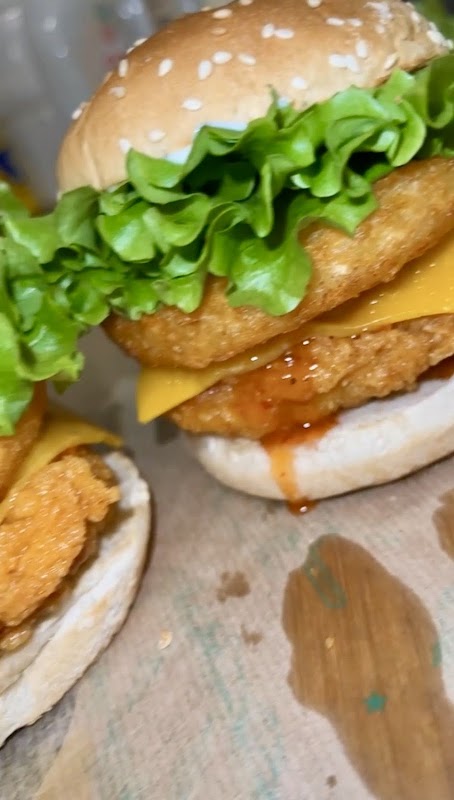 Burger is love (food truck)